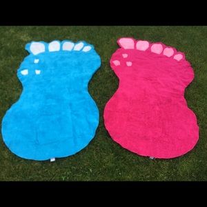 Beach fun towel, foot shape towel